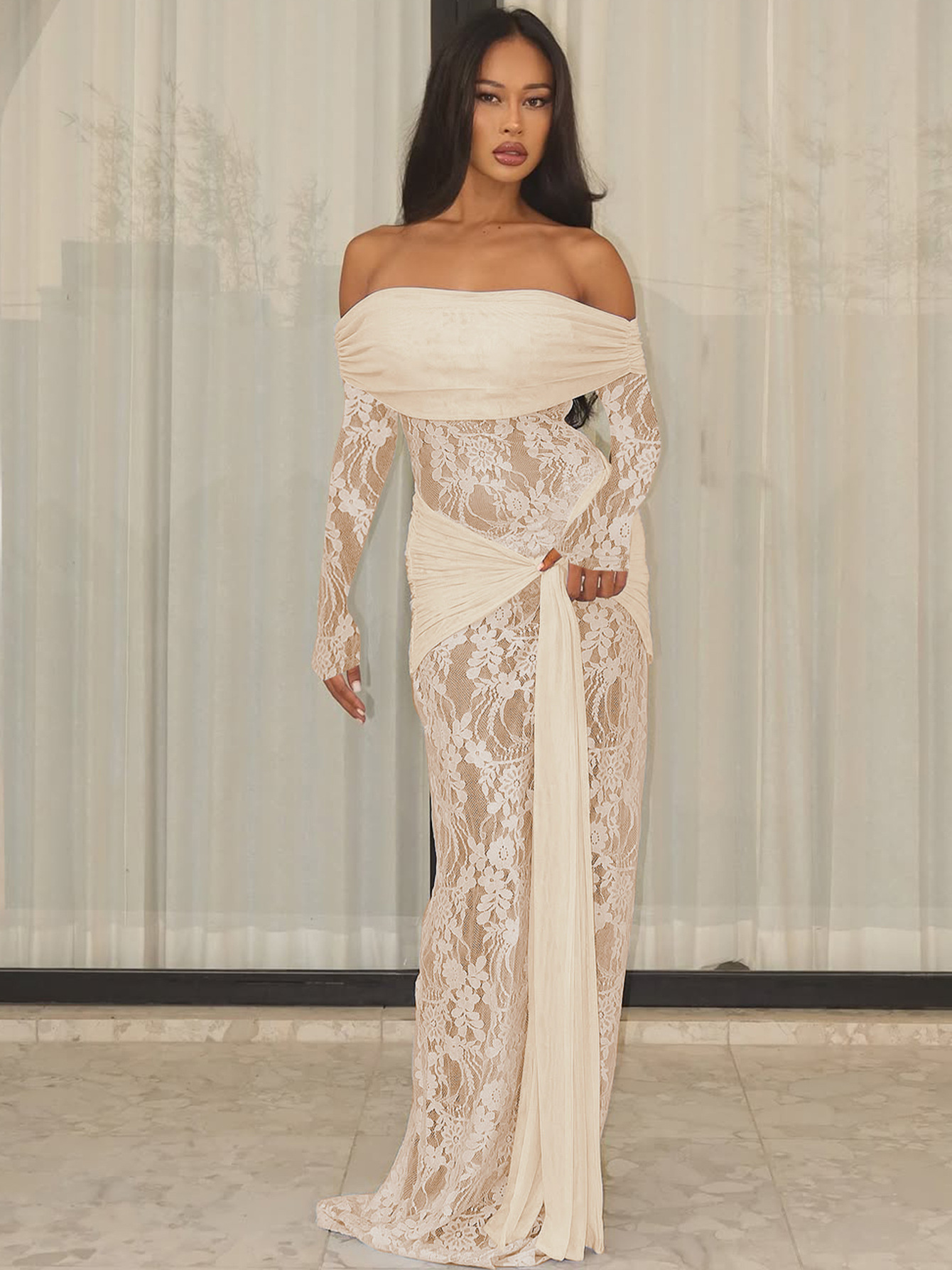 Qadın krujevalı uzun off-shoulder yay paltarı