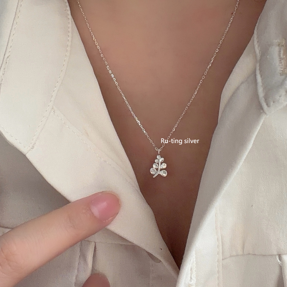 Korean-Style Minimalist S925 Sterling Silver Geometric Ultra-Light Leaf Design Niche Luxury Necklace Clavicle Chain