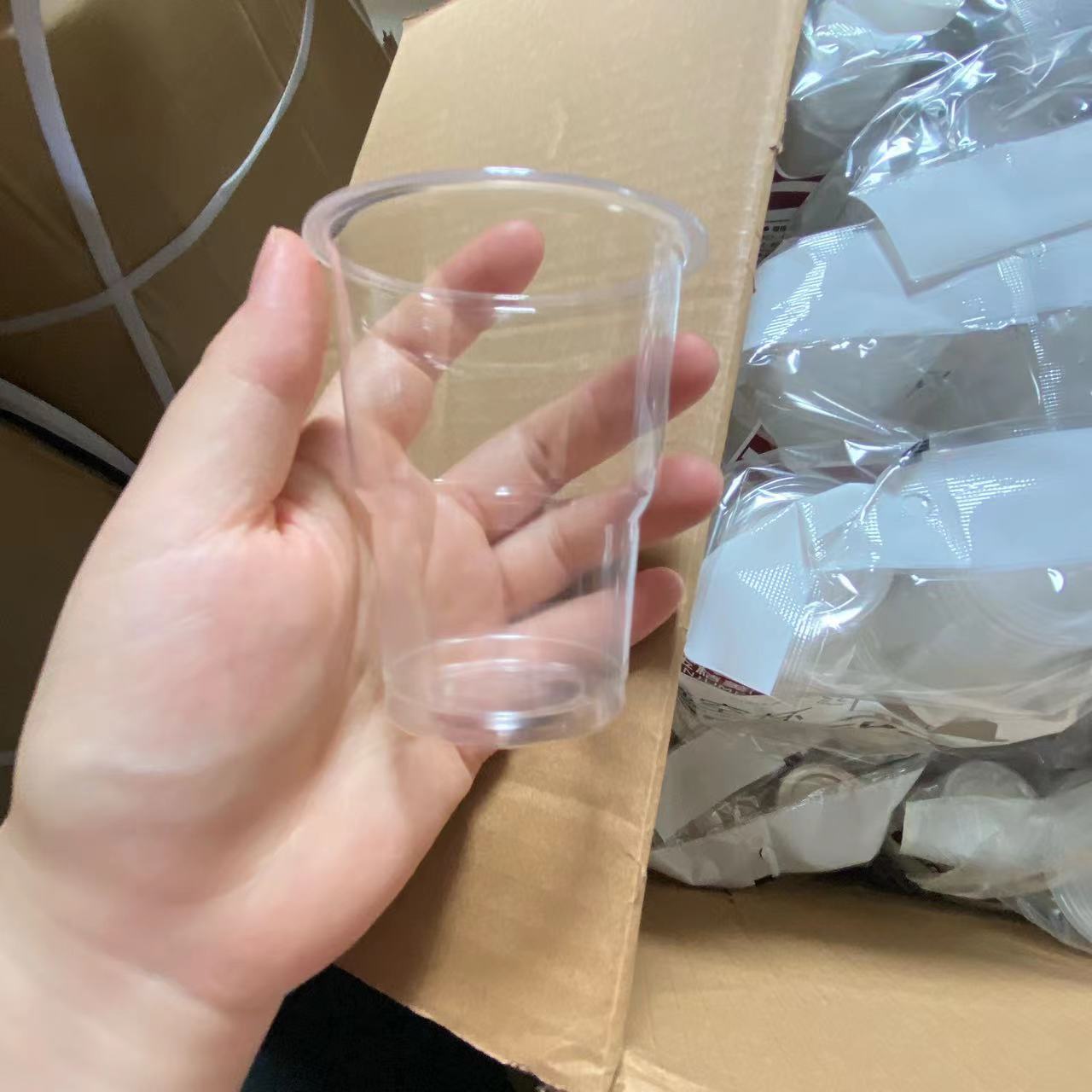 Taza de plástico transparente desechable al por mayor taza de bebida de jugo comercial para el hogar taza de bebida caliente taza de vino de aviación PP