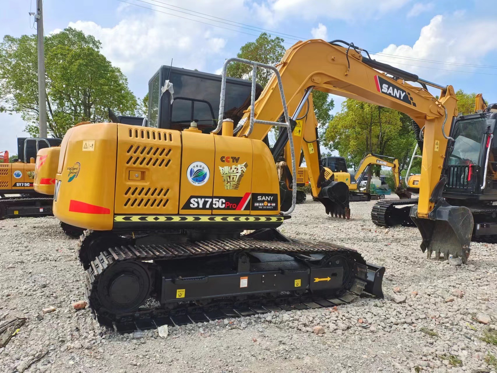 Zhejiang tiene una empresa de comercio exterior de segunda mano tres excavadoras 75 y 95 original 135 excavadoras baratas