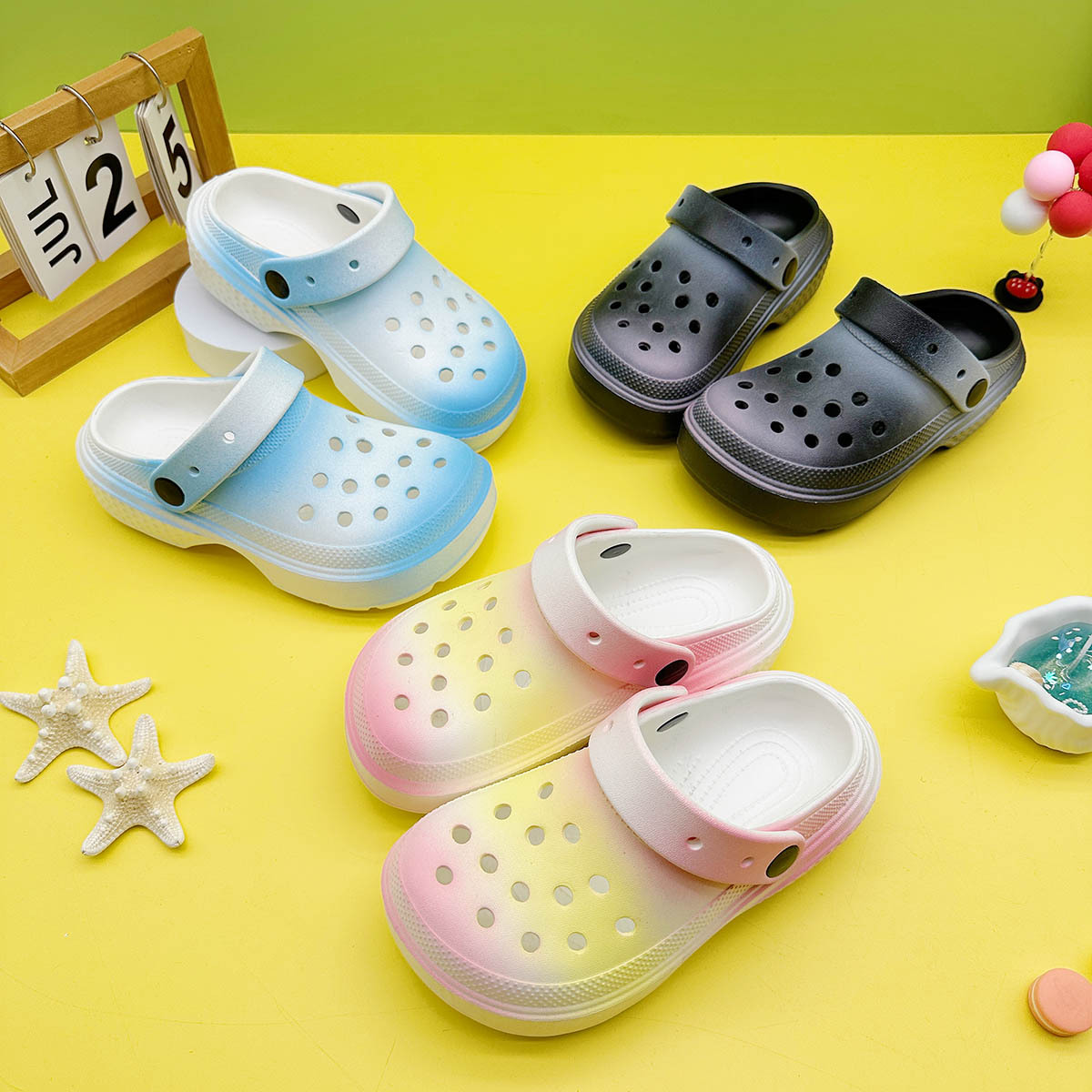 New Croc Shoes Summer Outerwear Fashionable and Versatile Sandals for Boys and Girls Croc Shoes Thick-Soled Non-Slip Baotou Sandals