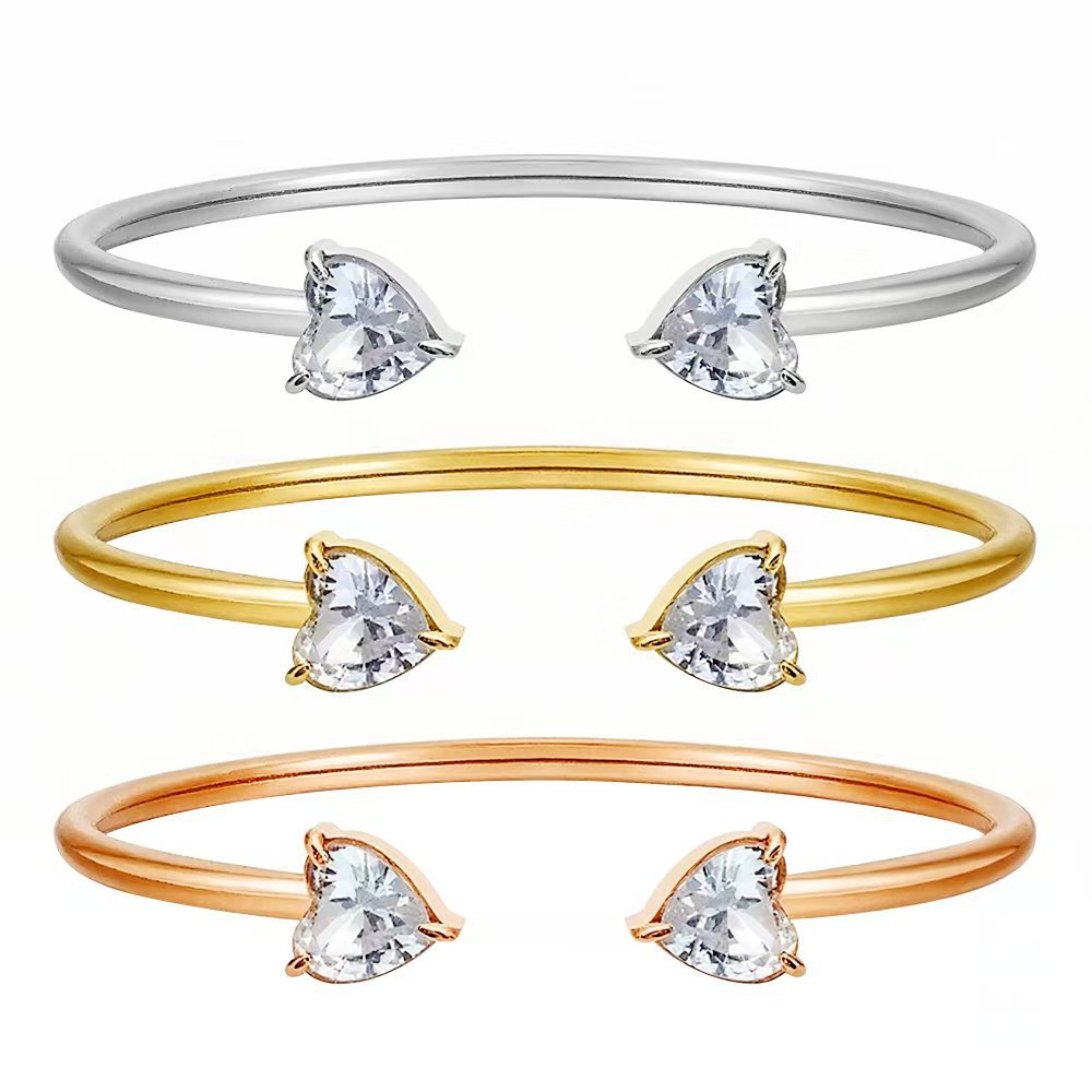 Golden bracelet heart-shaped