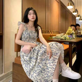 2024女装夏季新款法式复古蓝色碎花小飞袖吊带连衣裙显瘦a字裙