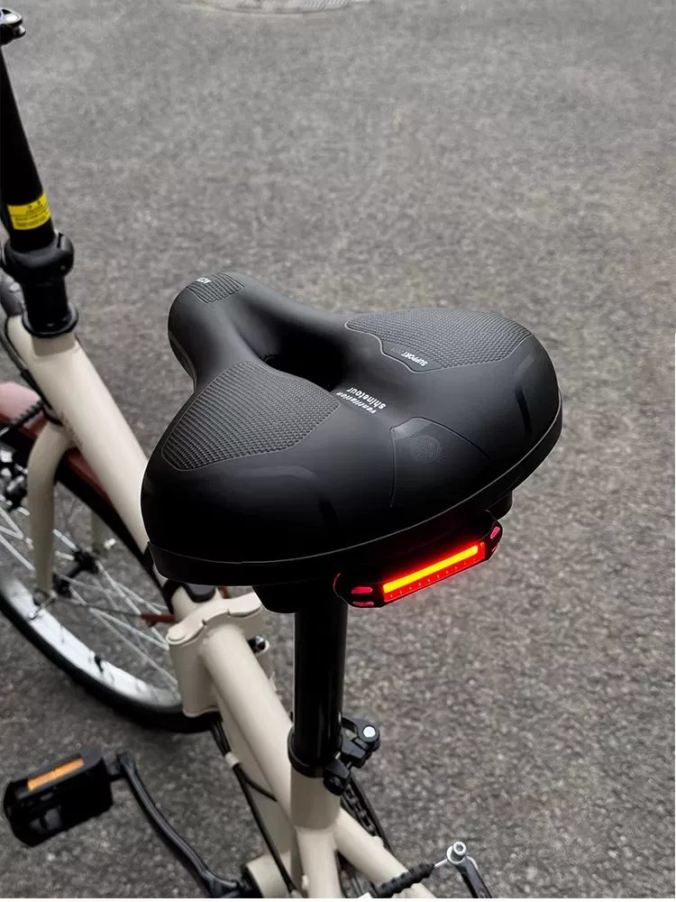 Bicycle seat cushion to prevent butt pain, ultra-soft, enlarged and widened, suitable for mountain bikes, road bikes, and children's bikes, universal modification accessory