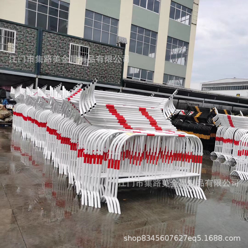 铁马护栏道路交通围栏施工临时移动护栏红白金属黑黄铁马围栏