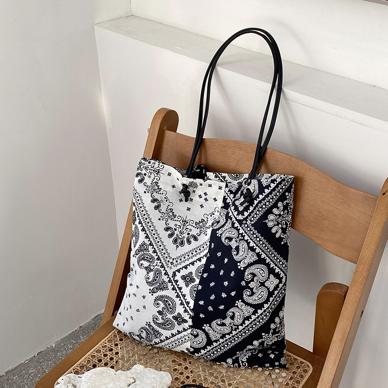Summer capacious retro one-shoulder bag