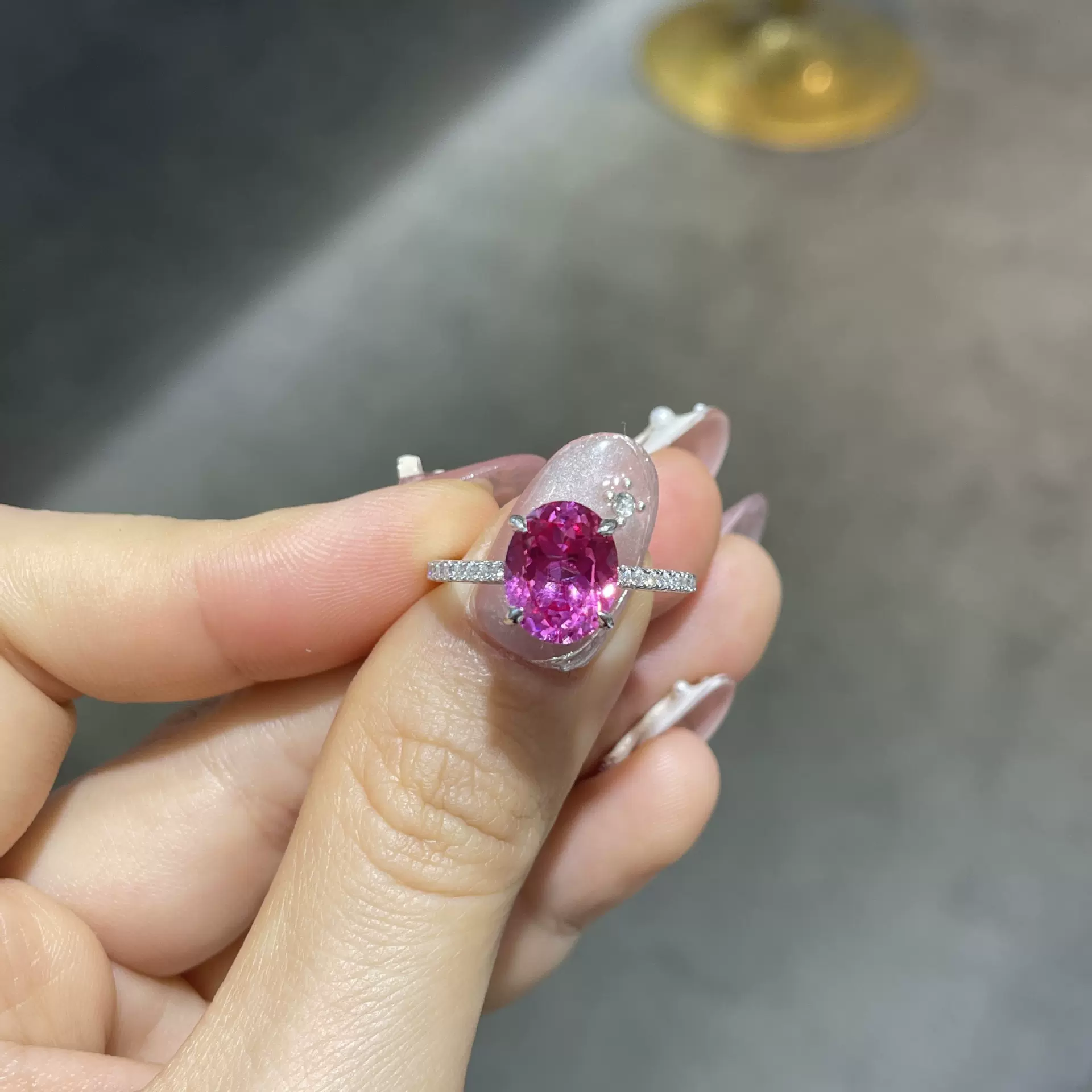 小红书同款s925纯银戒指女批发培育红宝石蛋形8*10mm经典款戒指