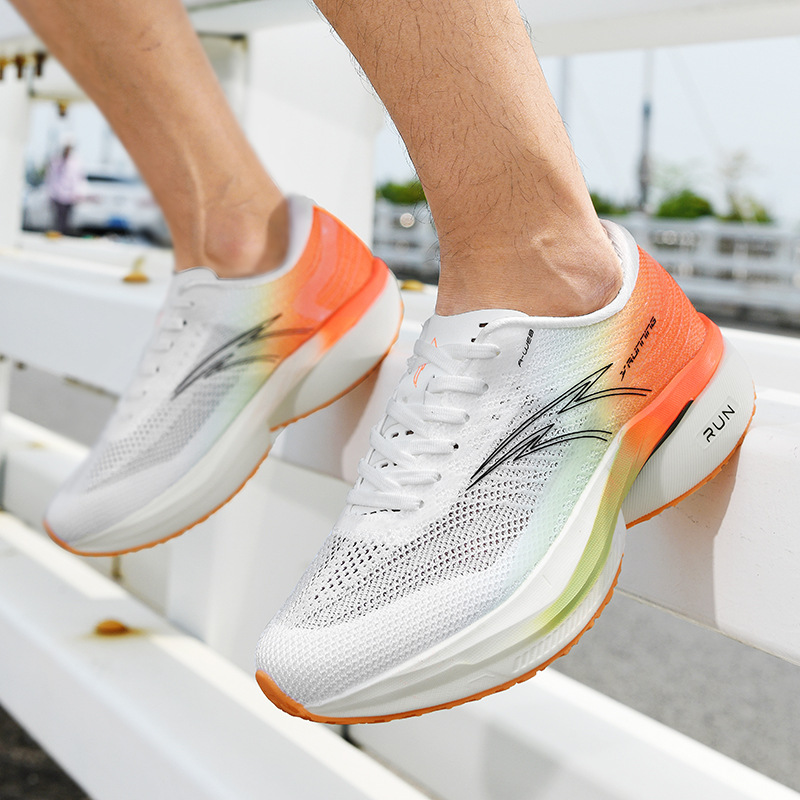 2025 nuevo ultra ligero amortiguador elástico verdadero explosión zapatillas deportivas para hombres y mujeres con suela gruesa transpirable zapatillas de corrida de placa de carbono antideslizante