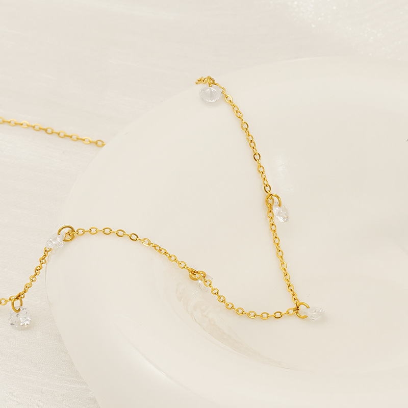 Europa y América no se desvanecen collares de moda de titanio de acero dorado collar de zircon personalidad femenina ligera lujosa cadena de zircon universal clavícula