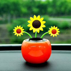 車の中の置物のアイデアのかわいい太陽エネルギーは頭を振ります。
