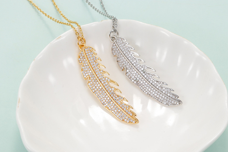 Unisex Gender Simple Leaf Retro Inlaid Zircon Copper Clavicle Chain Wholesale