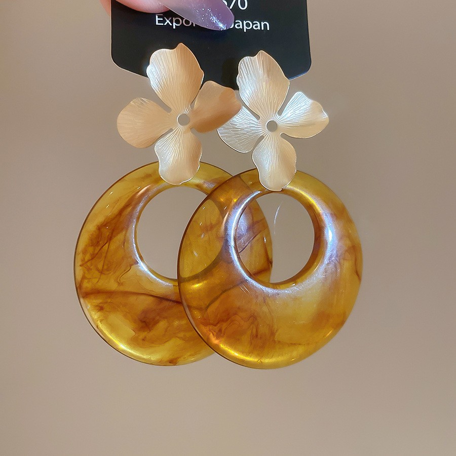 Retro Merrade curry plata aguja pendientes de moda versátil Hong Kong aretes de estilo ligero lujo alta sensación otoño invierno pendientes