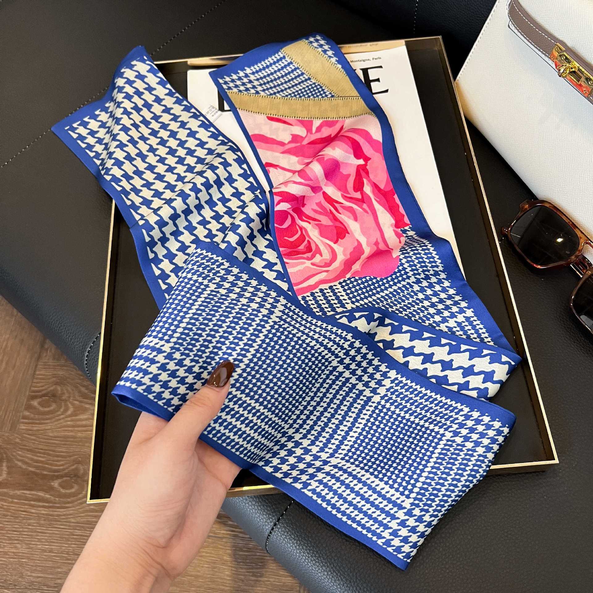 Nueva bufanda de seda pequeña banda larga estrecha para el cabello mujer estilo primavera y otoño moda madre bufanda estilo verano estilo fino serpentina bufanda al por mayor