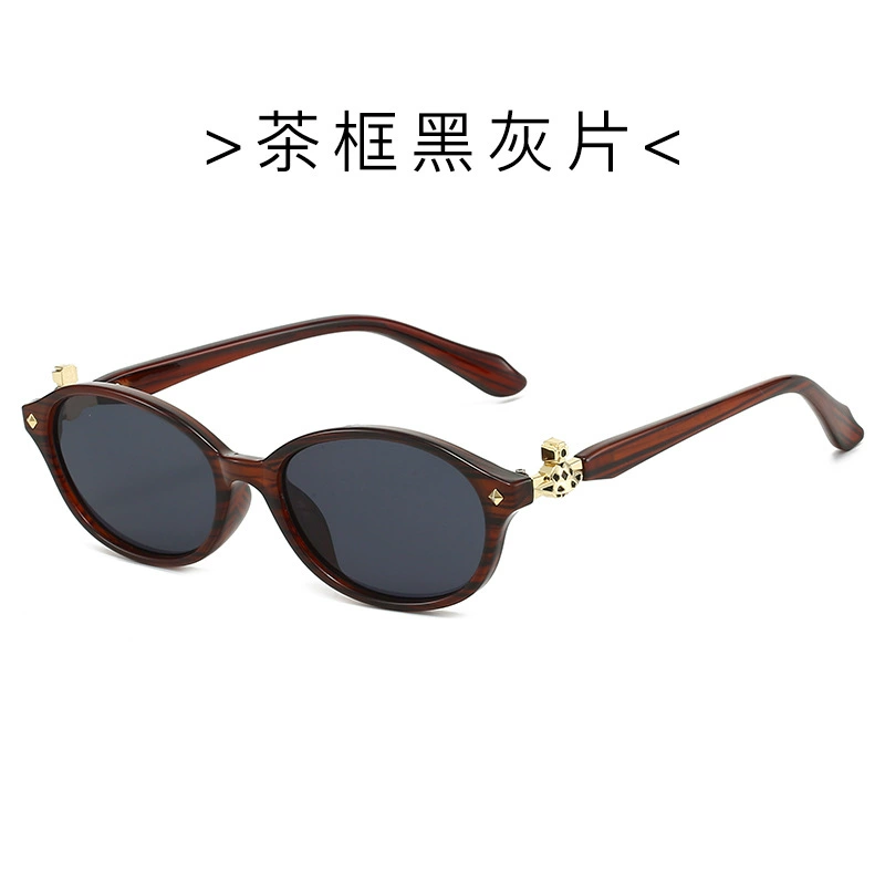 Queen Mother-in-Civilian Saturn street shot sunglasses Y2K