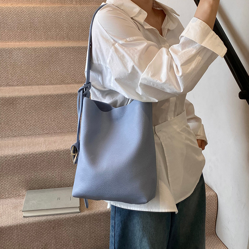 Bolso de cubo de mano de moda de comercio exterior para mujer 2025 nuevo bolso de hombro simple de venta caliente versión coreana bolso casual de alta gama