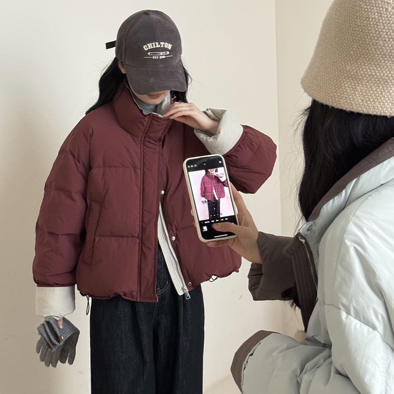 高級感白鴨絨毛の短いダウンジャケットの女性2024の新型冬は甘くて甘いです。