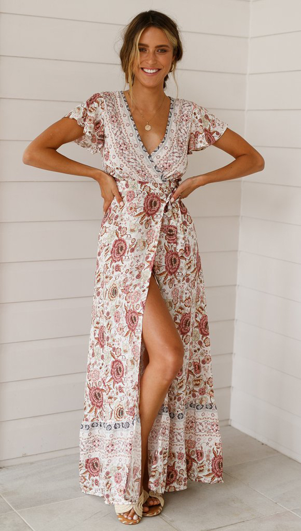 vestido bohemio con cuello en V y tirantes grandes con estampado de flores NSHFC125645