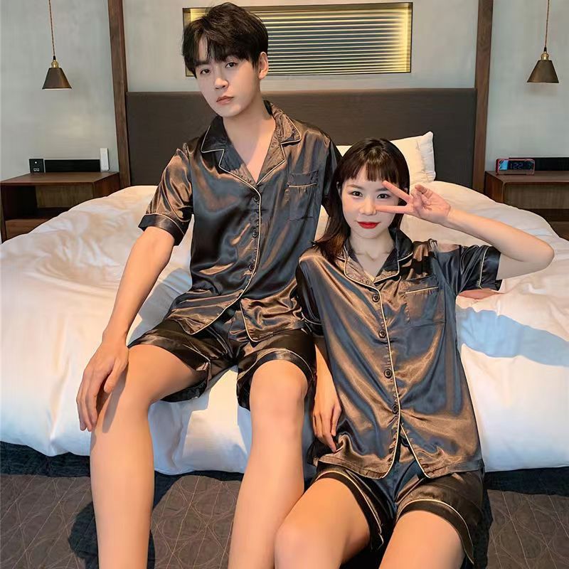 Fabricantes de verano de camisa de dama, pijama de seda de hielo, pantalones cortos de manga corta, set de seda de pareja, ropa de casa de verano para hombres