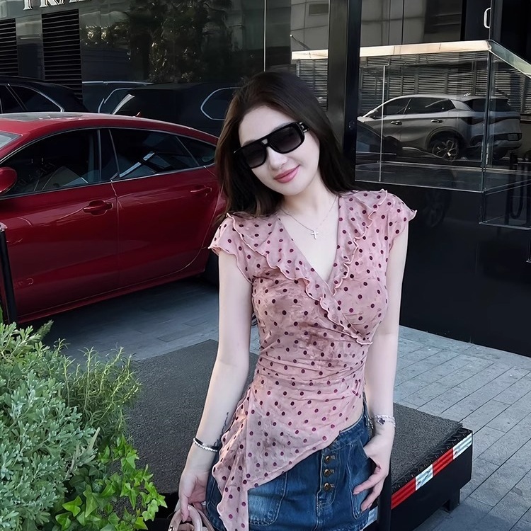 2025 韓国ピンク水玉縁 V ネックショルダー半袖 Tシャツ女性の夏薄い不規則なウエストショートトップ|undefined