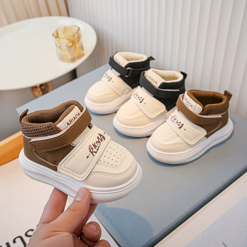 Маленькая белая обувь для детей 2024 Весна и Осень Маленькая средняя детская мода Новый мальчик Повседневная спортивная обувь для девочек