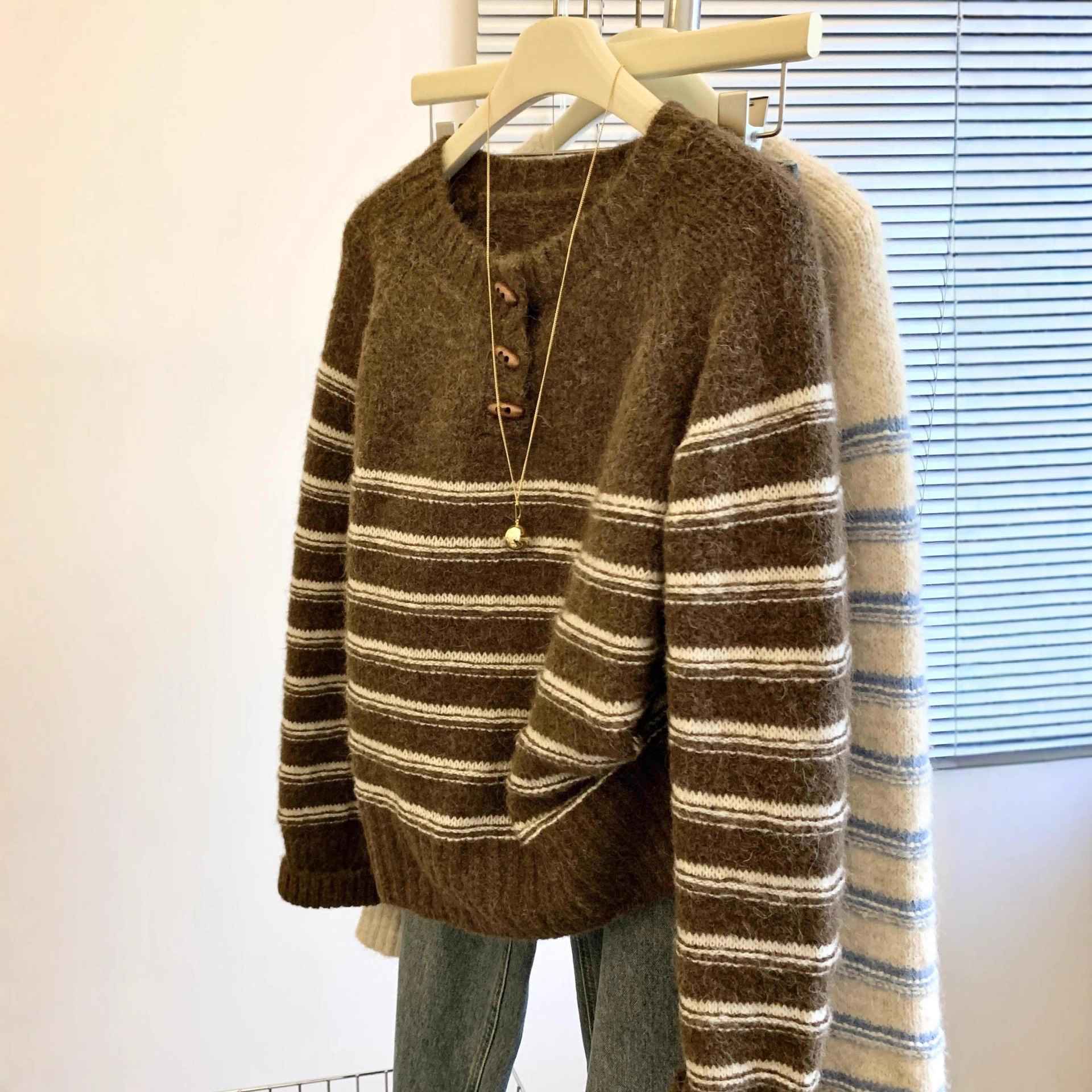 专柜撤回大牌剪标女装慵懒风条纹毛衣女秋冬复古气质加厚针织上衣