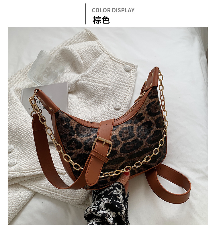 Fashion Retro Hollow Chain Leopard One-shoulder Small Square Bag Wholesale Nihaojewelry display picture 1