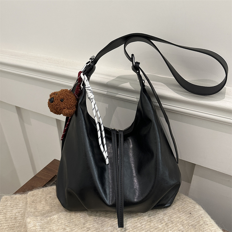 Alta sensación de viaje retro bolso de hombro de invierno 2024 nuevo bolso de mujer bolso de cuero suave brazo bolso de trabajo moda