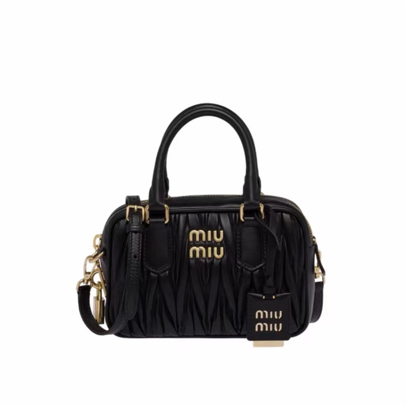 M家IU同タイプのしわボーリングバッグMatelasse羊紋軟皮手提げカバン