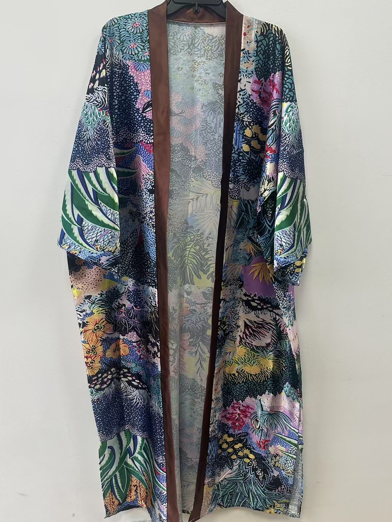 Cárdigan con estampado de seda de imitación transfronteriza kimono vestido de vacaciones bikini camisa de protección solar traje de baño exterior DK911