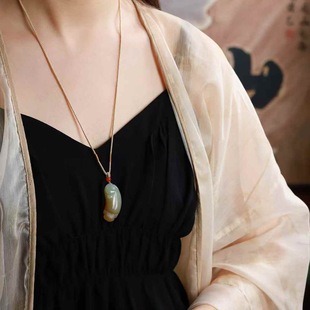 Jade Crafts Natural Xinjiang Hetian Jade Material Old Material Pretty Sugar Color Rich Fish Pendant Men and Women Pendant