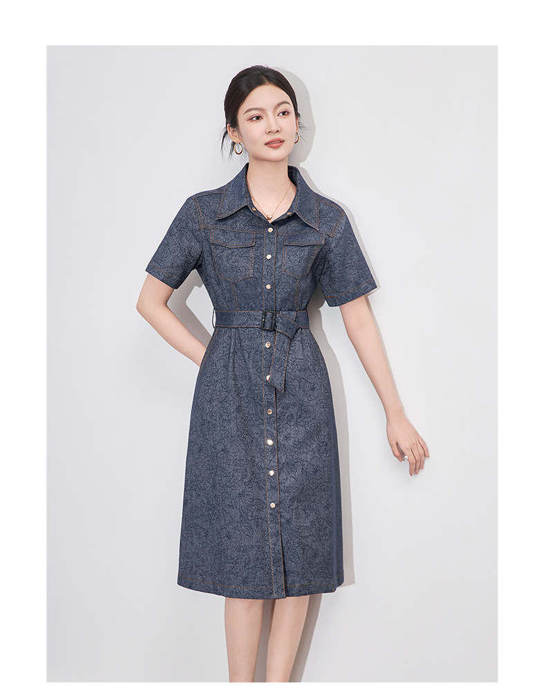 Váy liền denim jacquard cổ điển dáng dài vừa thắt eo tôn dáng — Màu xanh đậm chi tiết 7