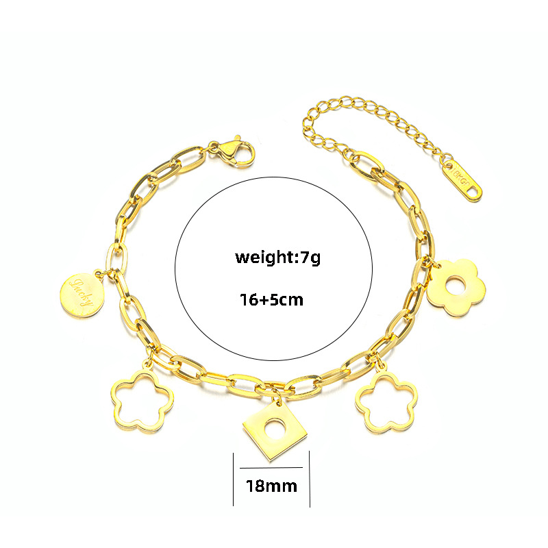 Internet celebrity New lucky four-leaf clover small fresh flower small pendant square bracelet female Daisy titanium steel 18K