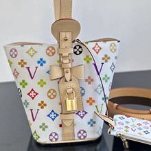 L$V ��ƷalIin bb�ϻ��i�^������gб���LˮͰ��ԭ��Ů��