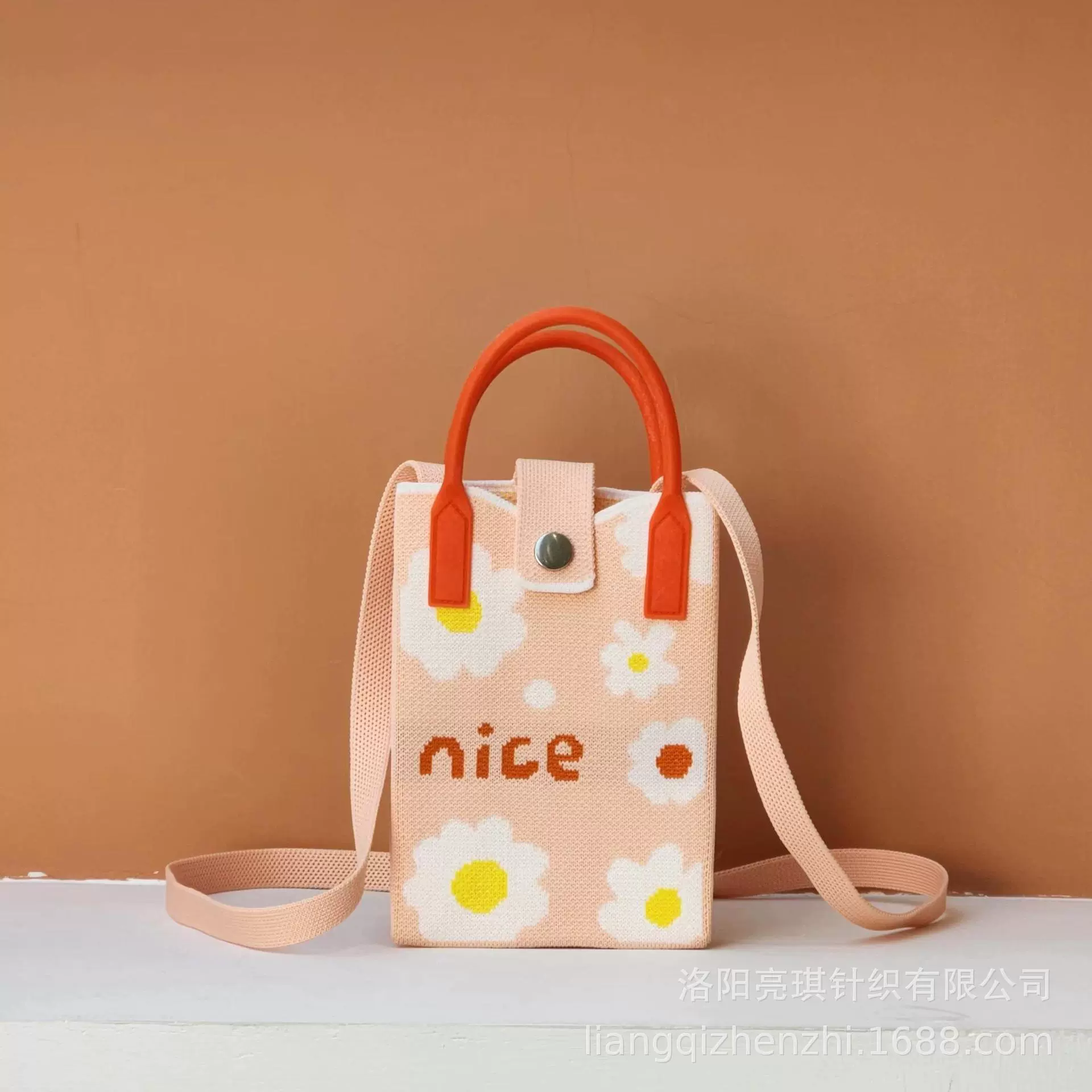 2025新款手机包针织休闲手提女士包爱心小方包百搭编织手机斜挎