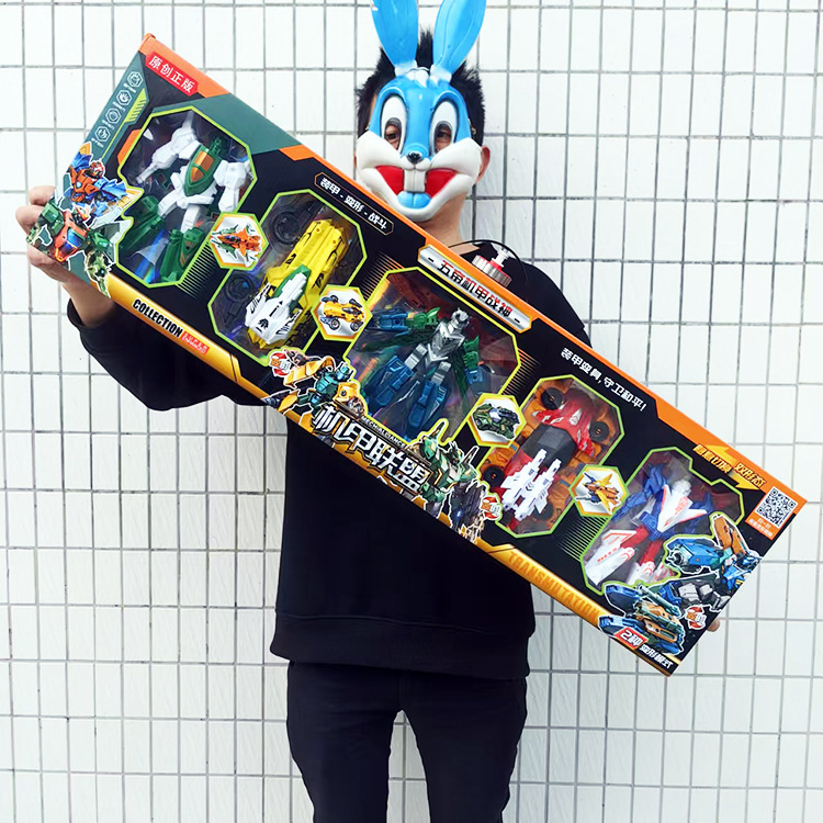 Super large gift box deformation car robot 4 King Kong suit interest training course organization gift toy wholesale