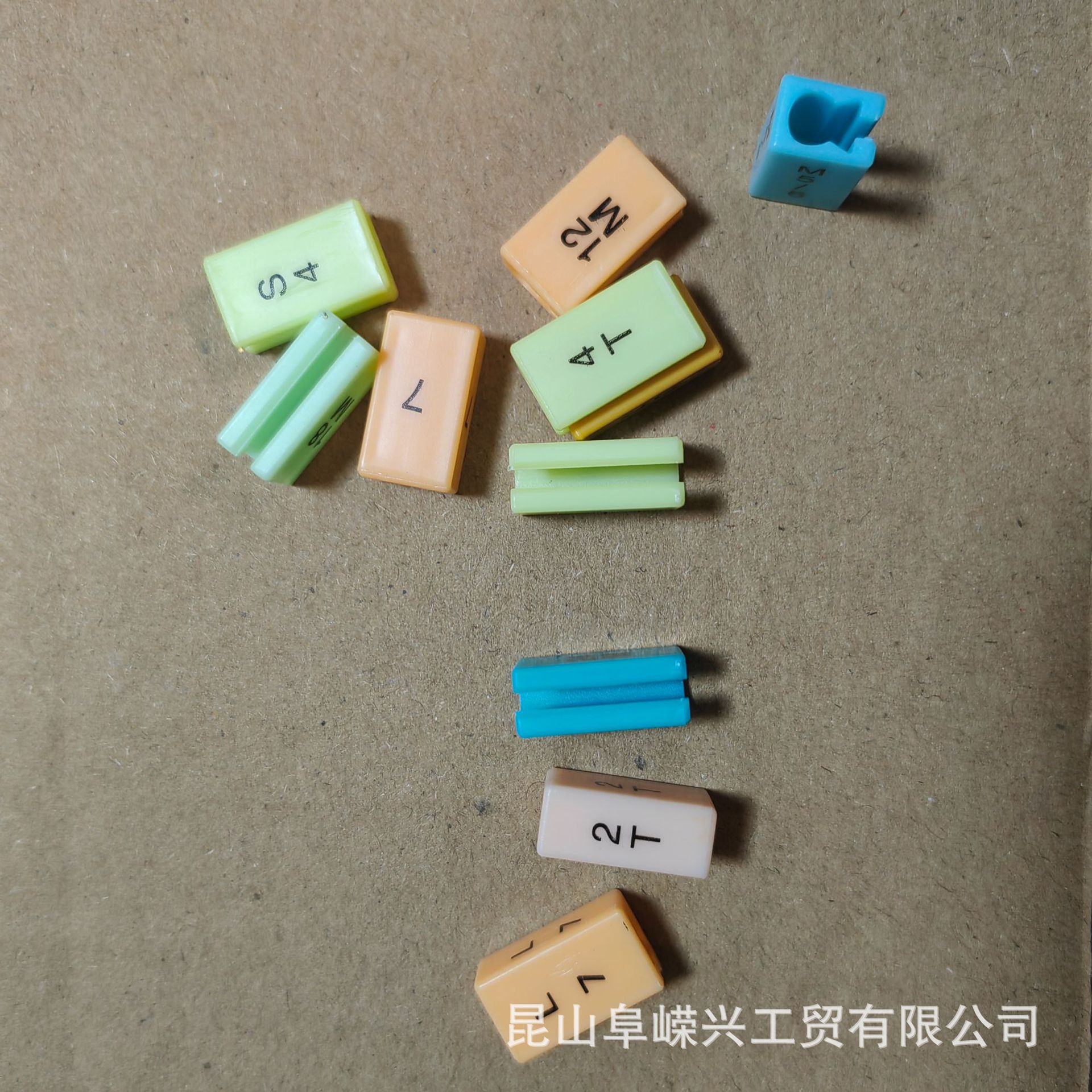 472塑料衣架尺码夹彩色塑料衣服码数显示夹边夹服装大小夹