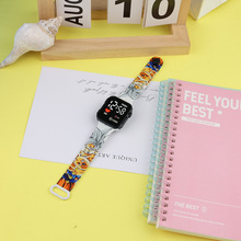 2025新款个性卡通潮牌印花LED手表时尚方形学生休闲运动电子表