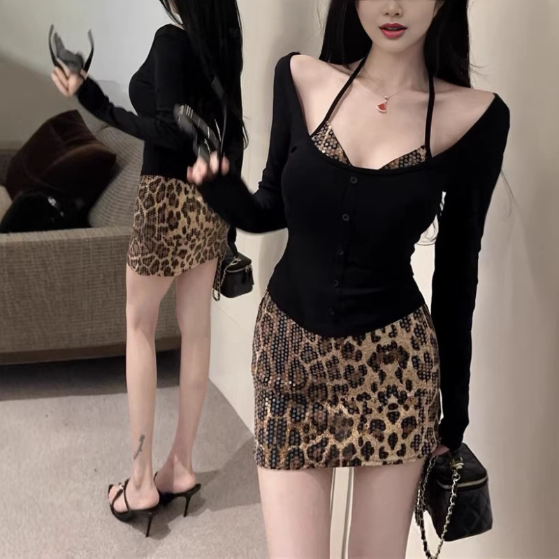 Sexy Black Square-Neck Slim-Fit Long-Sleeve T-Shirt and Camisole Set for Women, Winter Mature Style Outfit with Leopard Print Two-Piece Set