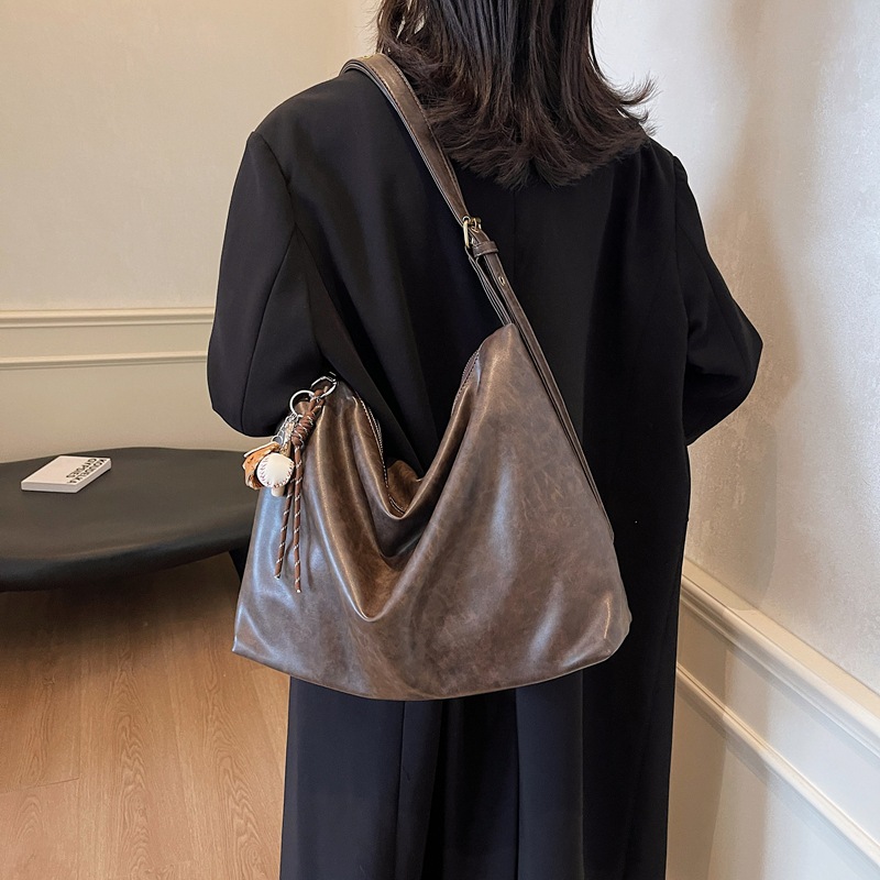 Bolsa de tote nueva gran capacidad de damas pulita cara de mujer 2024 otoño invierno simple alta textura de viaje bolsa de hombro