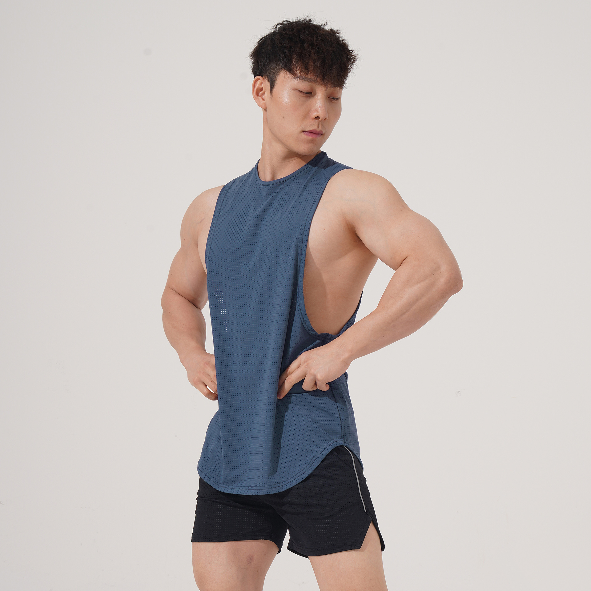 Chaleco transfronterizo de Europa y América malla de material de nylon de los hombres deportes gimnasio chaleco cuello redondo sin mangas en stock suministro