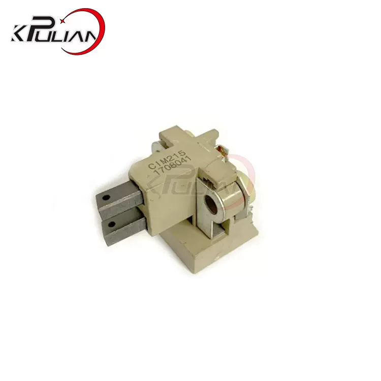 汽车发电机电子调节器汽车电子调节器RM3215A YR501 131518 IM215