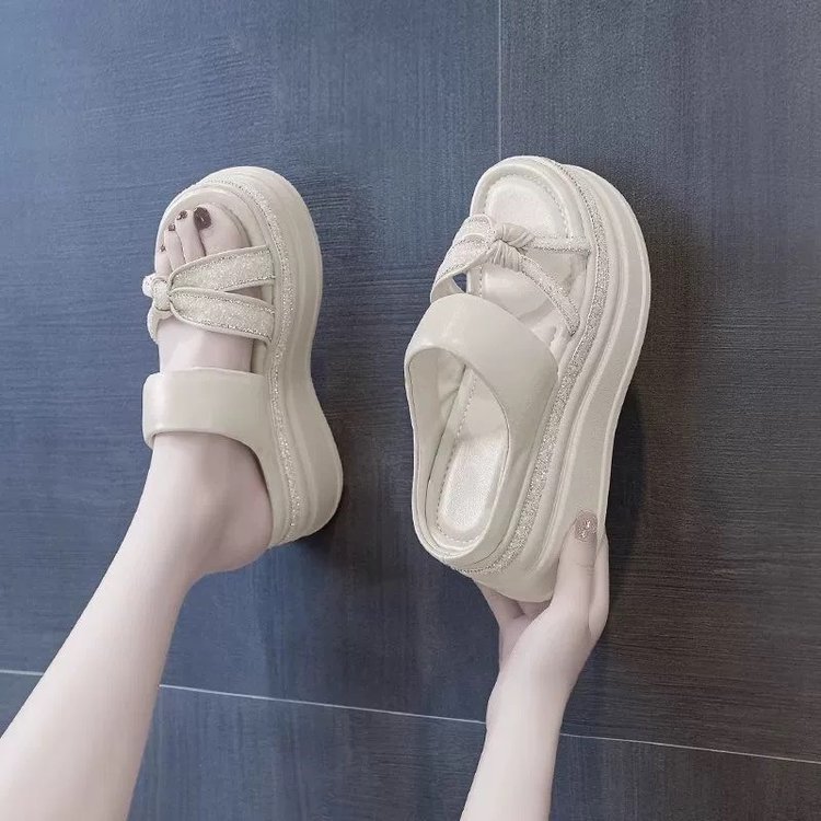 Zapatillas de fondo grueso de diamante para mujeres 2026 nuevo estilo de verano, ropa de moda, zapatillas de fondo suave de muffin de tacón alto romanas image 4