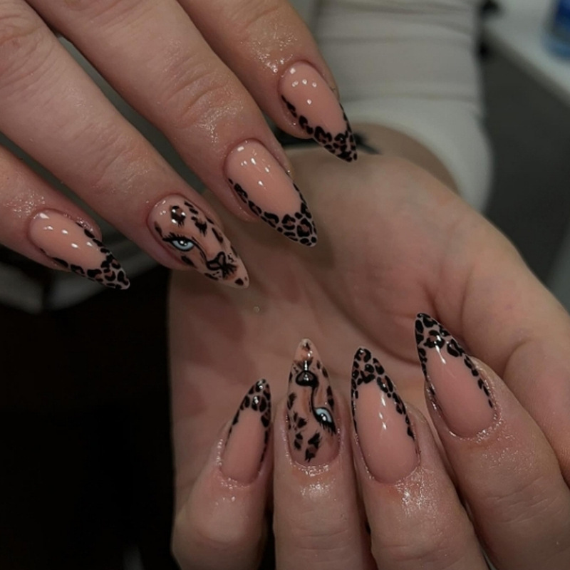 Cross-Border Hot-Selling Popular Press-On Nails Black and White Striped Almond Nails Detachable European and American Style Foreign Trade Style Cross-Border Hot-Selling Popular Press-On Nails Black and White Striped Almond Nails Detachable European and American Style Foreign Trade Style