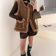 LOE家冬季2025设计感美拉德风羊羔毛马甲外套时尚休闲背心上衣女