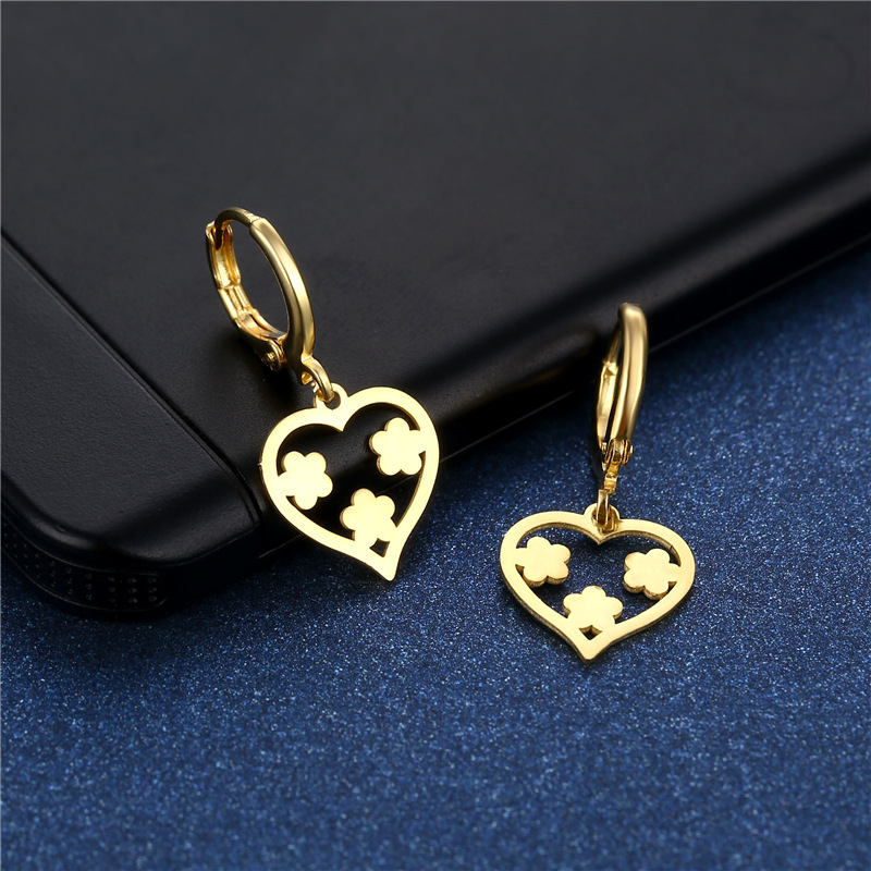 Fashion Accessories Stainless Steel Heart-shaped Plum Blossom Smooth Earrings display picture 3