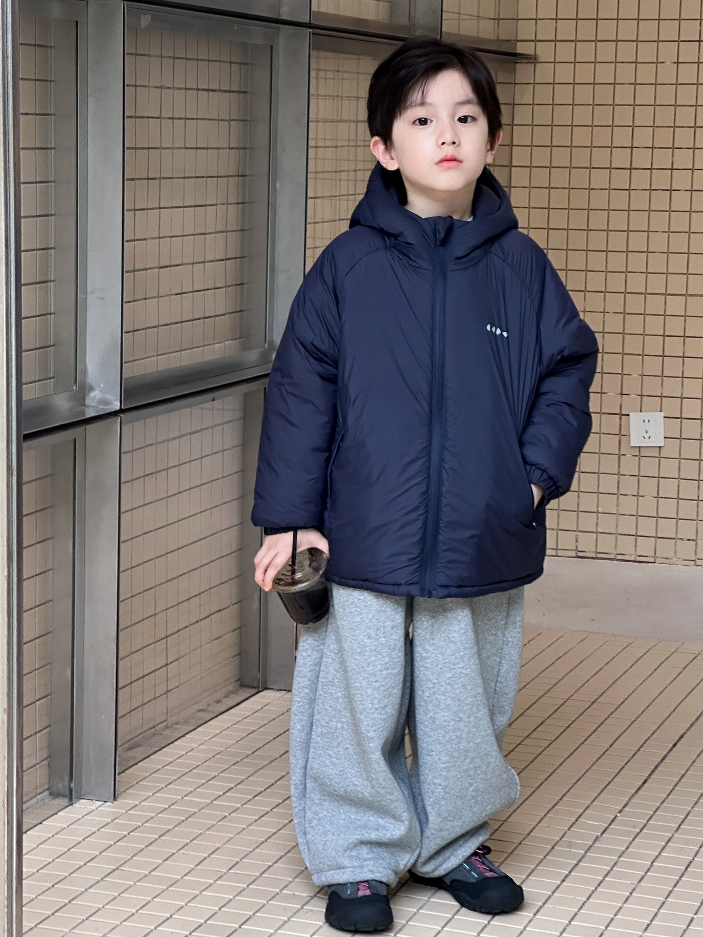 McCarthy ropa infantil de algodón para niños 2025 invierno nuevo estilo coreano de moda para niños de tamaño medio y grande abrigo de algodón caliente