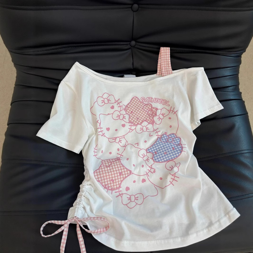 チェック柄猫刺繍オフショルダー半袖 Tシャツ女性のための 2025 夏レトロ甘いルーズスリムオフショルダートップ