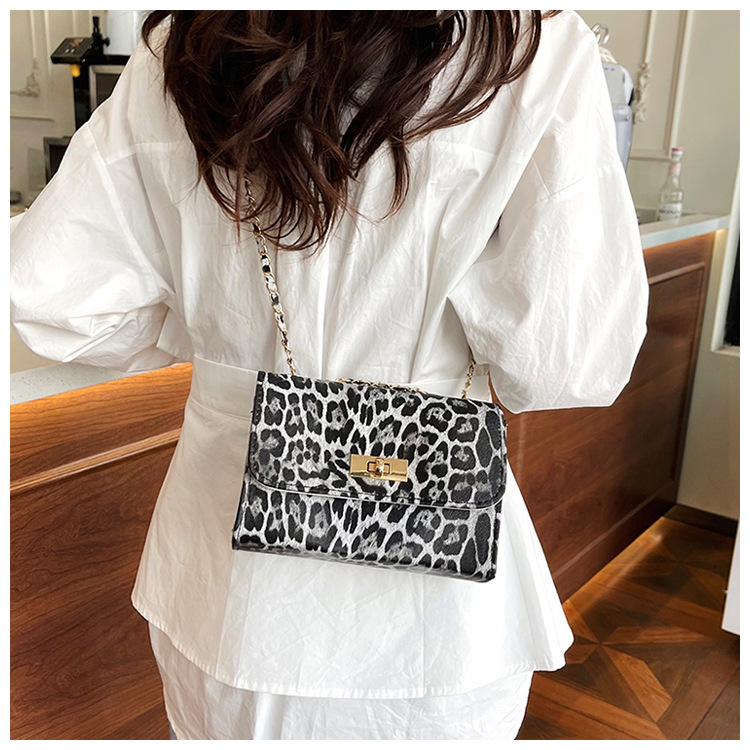 Shoulder Bag Bags Type Women's Small Pu Leather Leopard Streetwear Sewing Thread Square Flip Cover Shoulder Bag