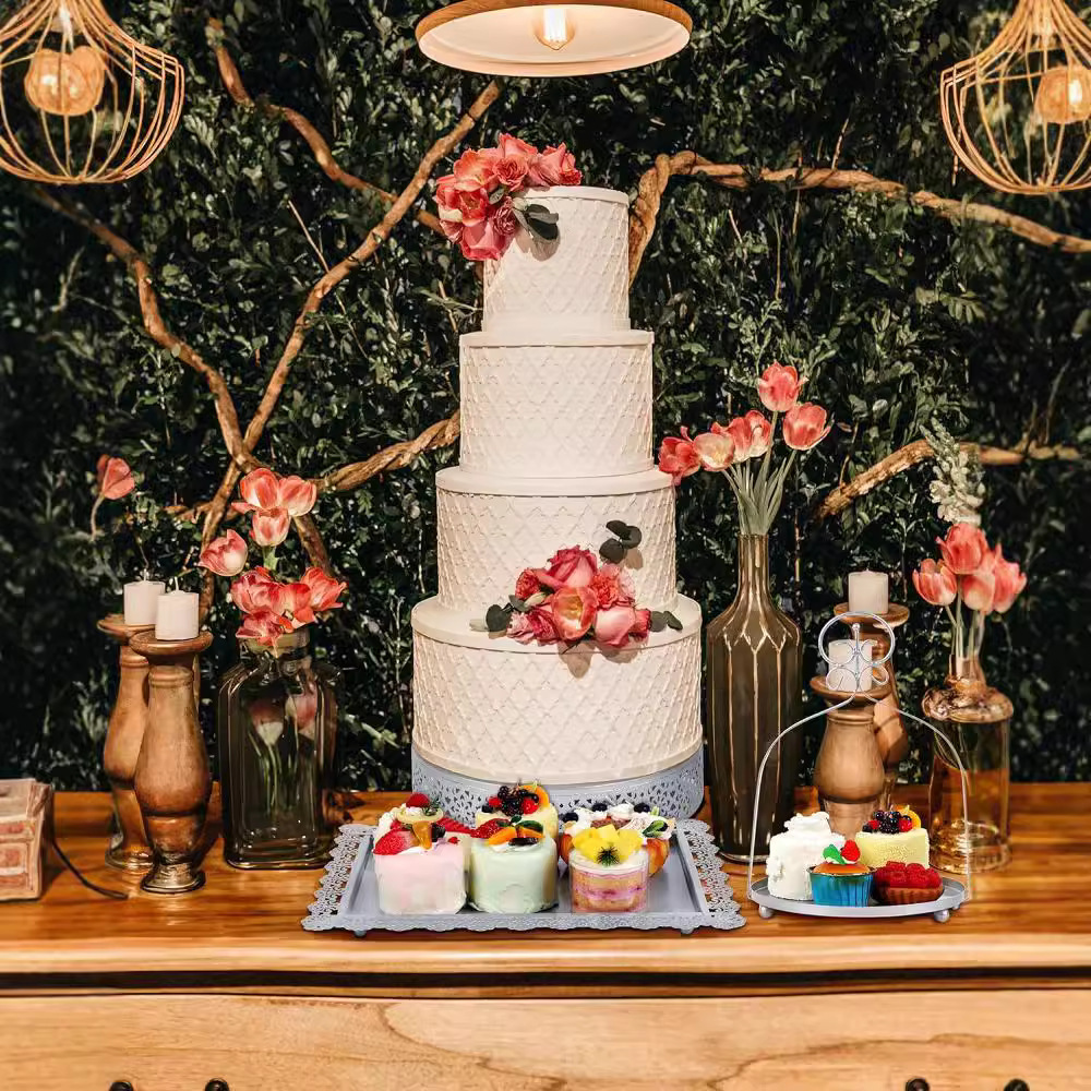 Soporte de pastel dorado de lujo ligero de estilo europeo, accesorios de fiesta de cóctel, plato de pastel, decoración, tienda de postres, juego de soporte de pastel