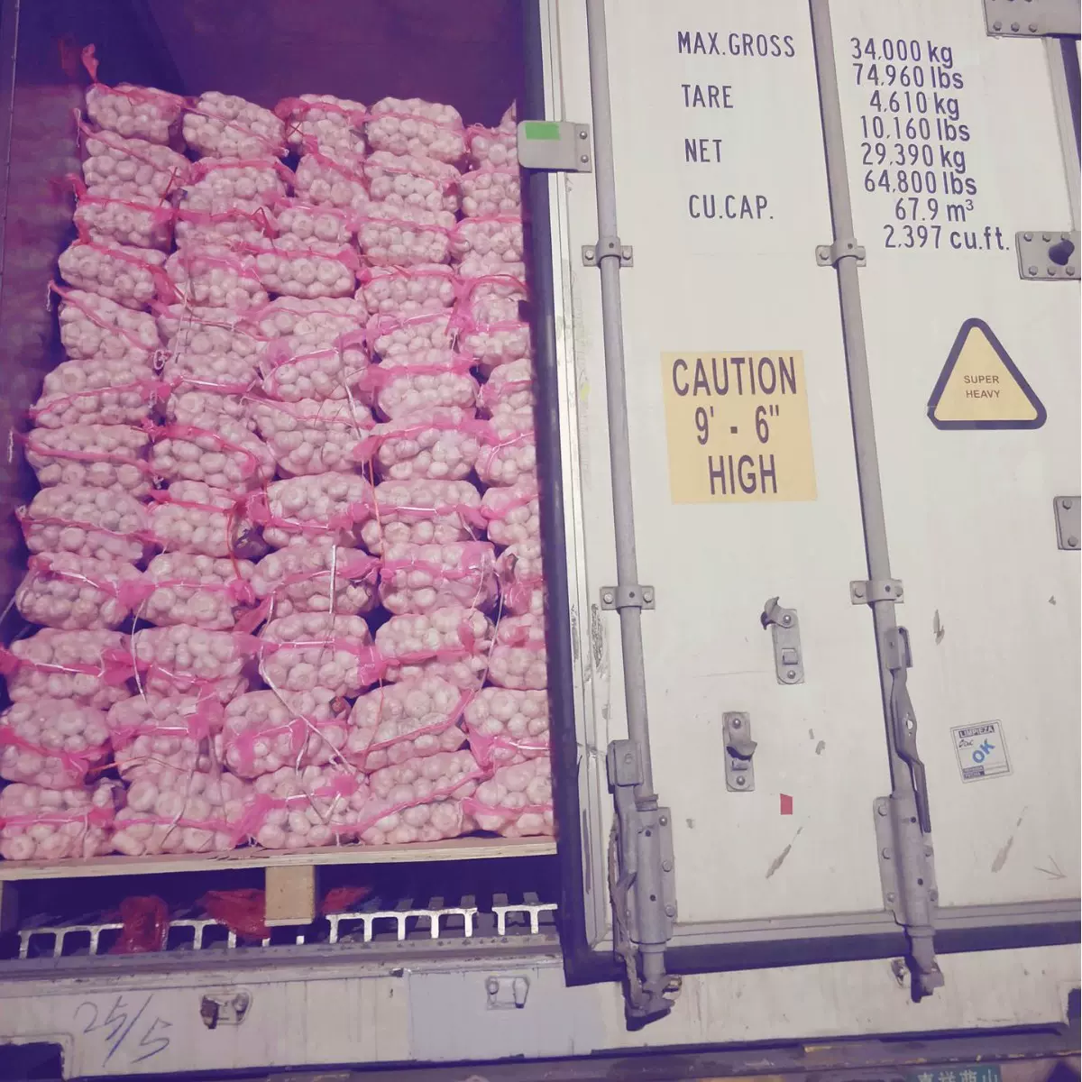 大蒜产地出租冷库储存大蒜，出售金乡干蒜“  干蒜大蒜”新鲜多瓣